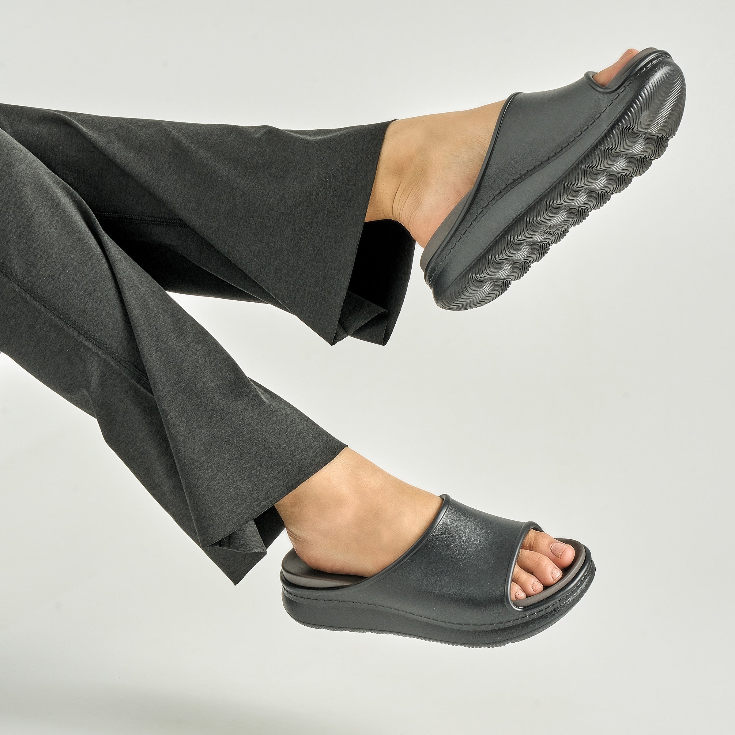 Devyn Black Molded - Image 2