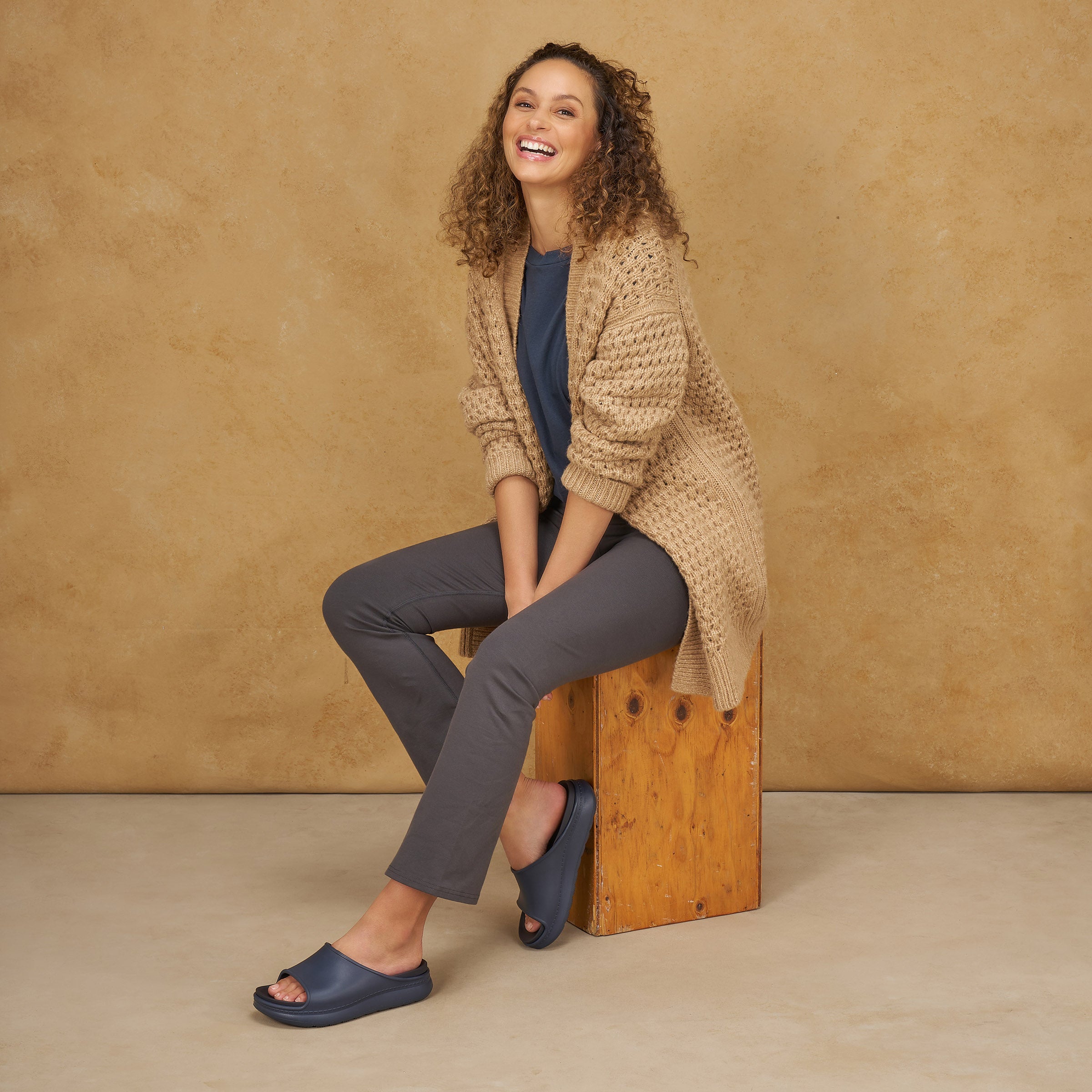 Devyn Navy Molded - Image 2