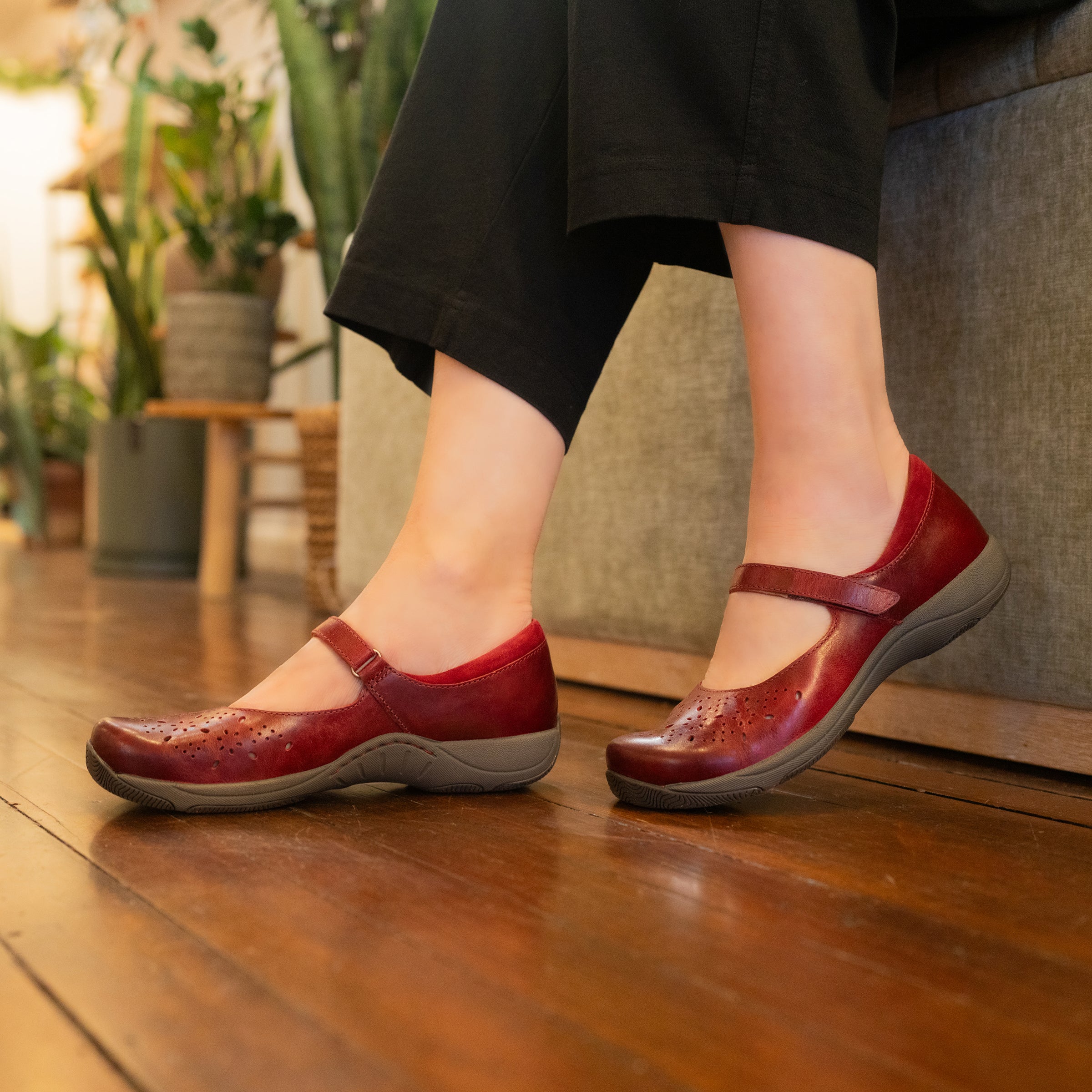 Stacy Red Waxy Burnished - Image 5