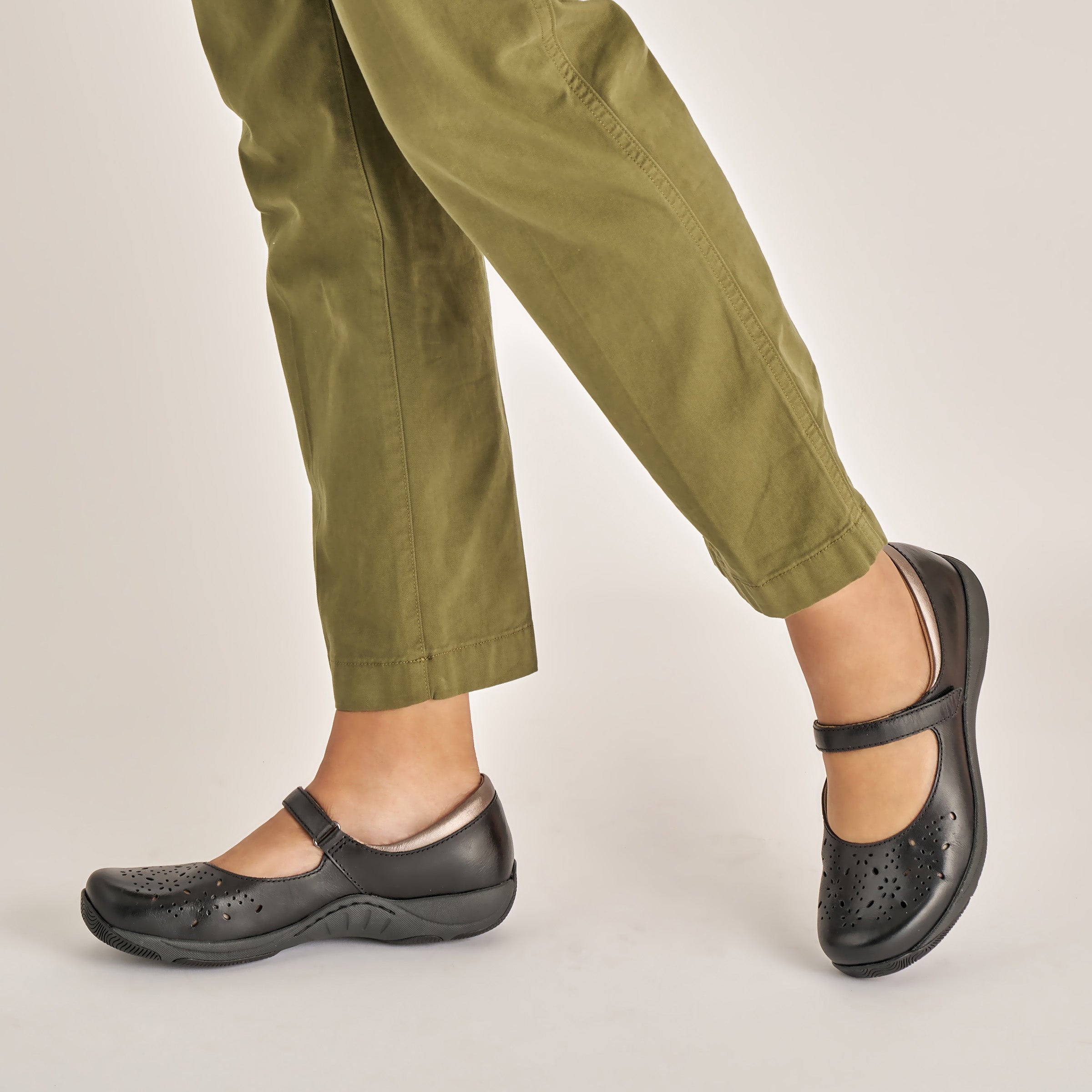 Stacy Wide Black Waxy Burnished - Image 2