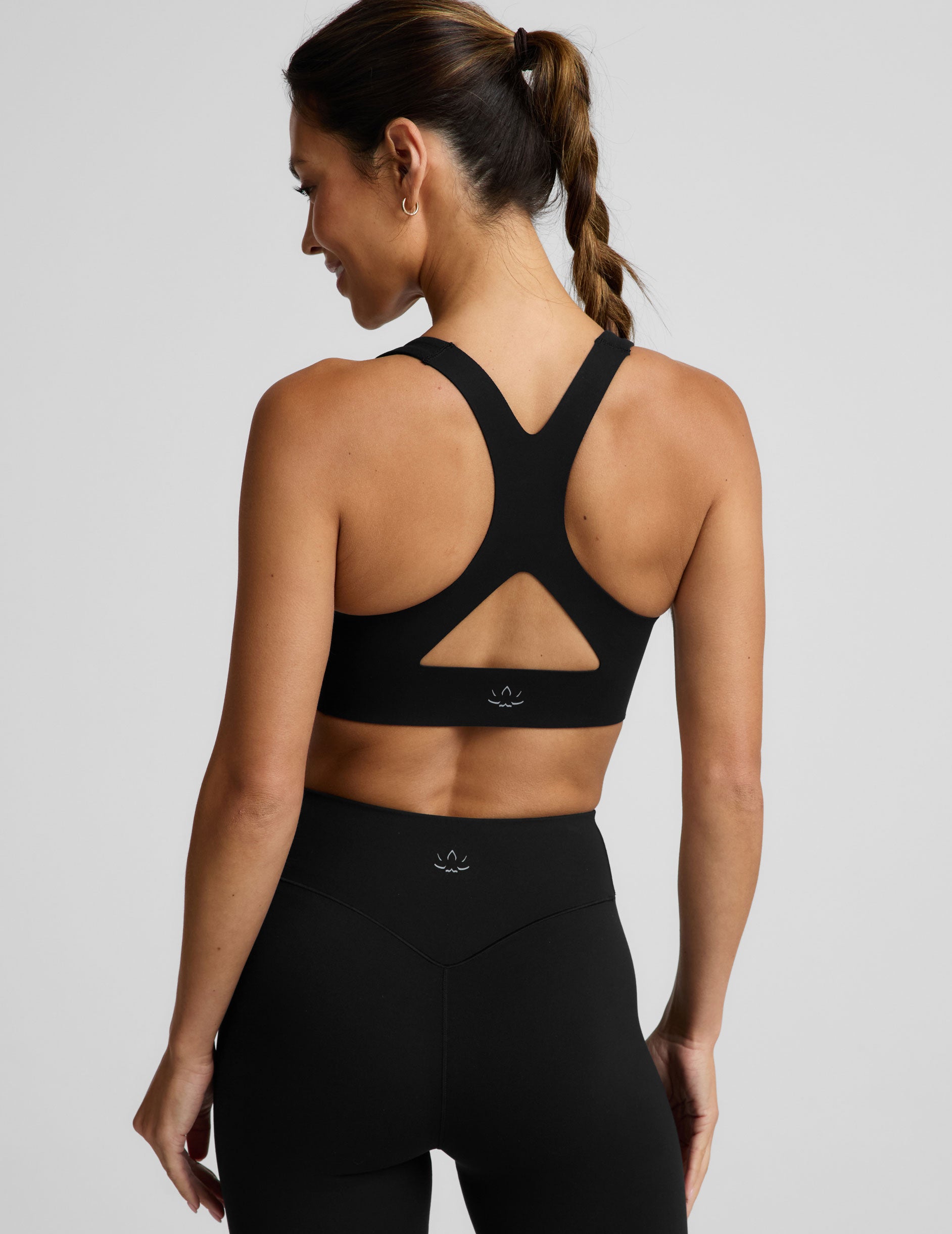 glowzone? Medium Impact Bra - Image 5